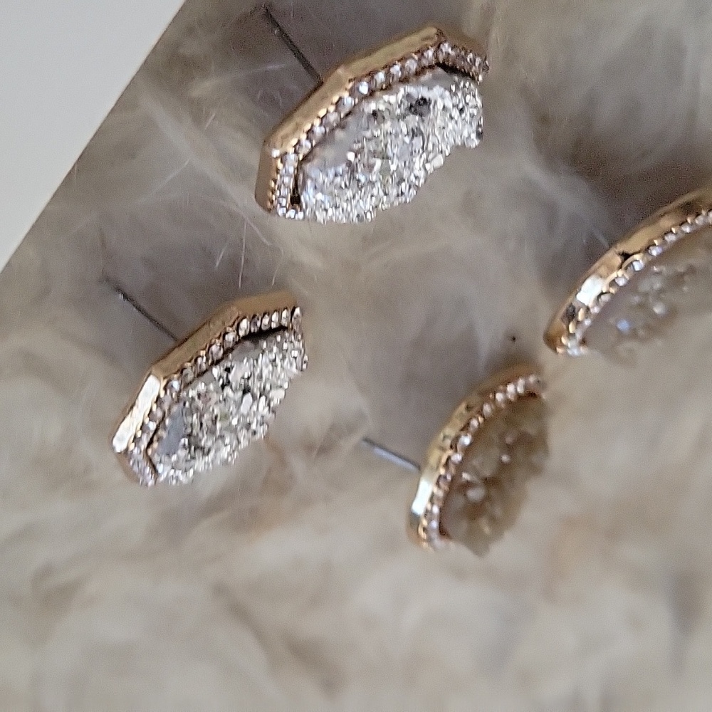 2/$15 Geometric Stud Earring - Picture 5 of 5